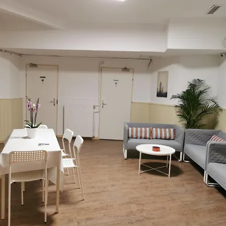 7Brunnen Hostel Beds & Rooms-3